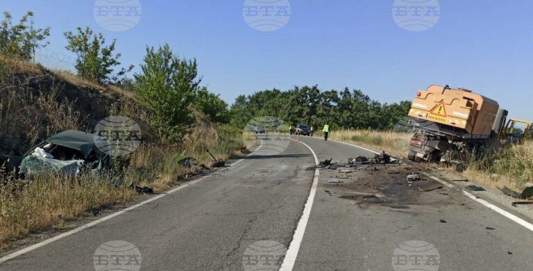 Водач на лек автомобил е загинал при челен удар с водоноска на пътя Бургас - Малко Търново