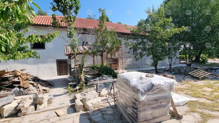 Започна ремонт на храма "Св. Архангел Михаил" в харманлийското село Славяново