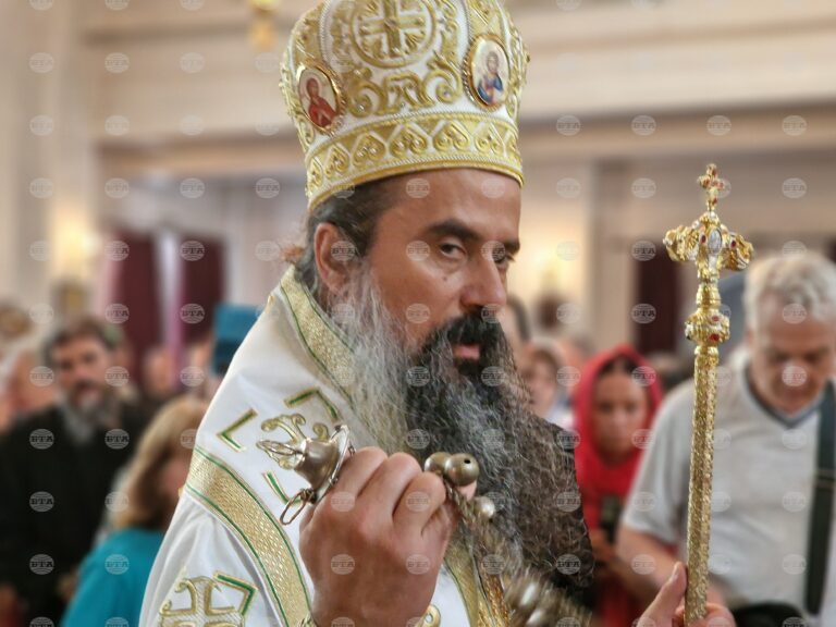 Свети пророк Илия ни показва колко тясна е връзката между начина на живот на хората и събитията в природата, каза патриарх Даниил в Перник