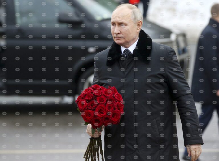 Преди срещата с Тръмп в Аляска Путин положи цветя на мемориал за американско-съветското сътрудничество в Магадан