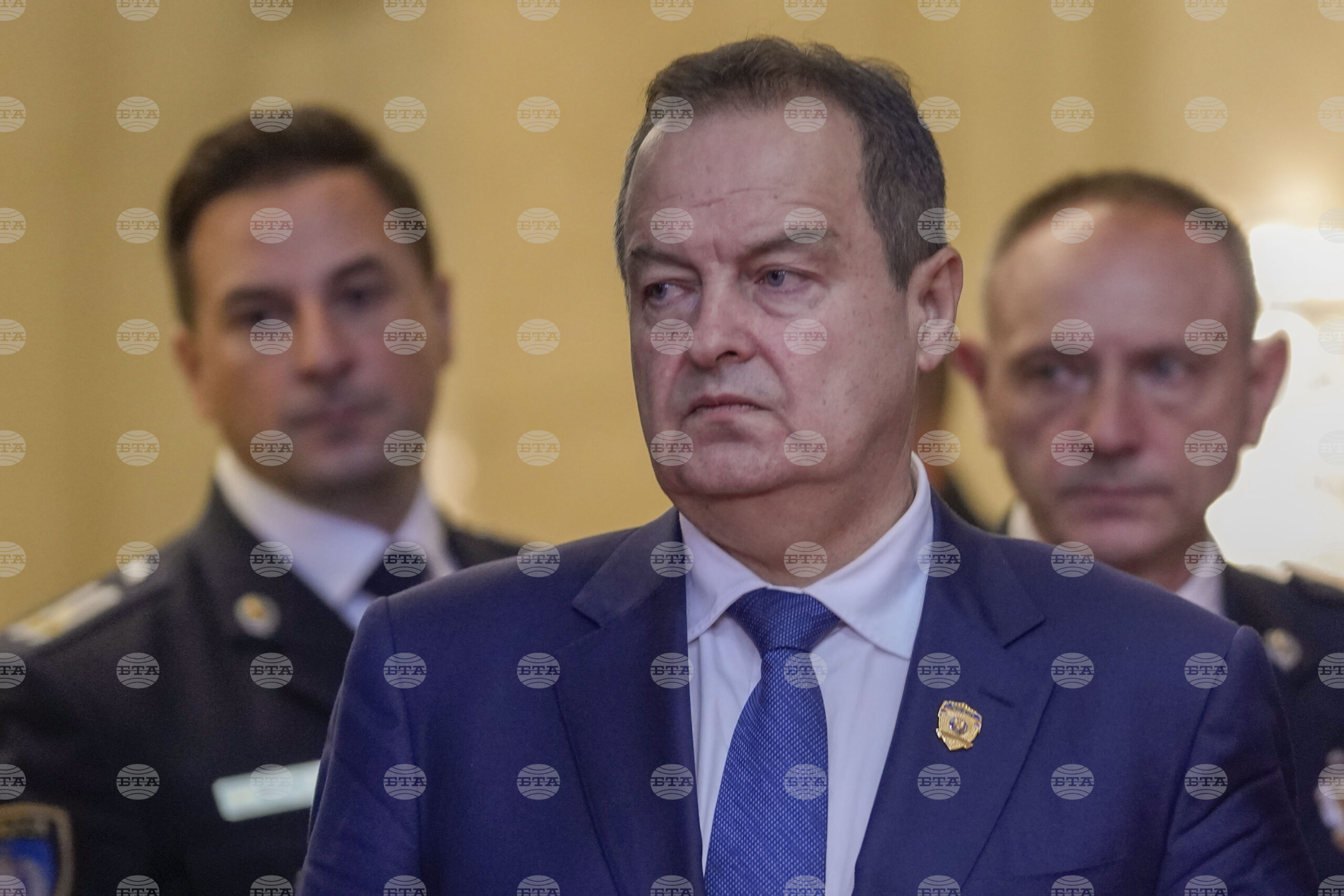 Плик с 3 куршума, адресиран до сръбския министър на вътрешните работи, пристигна в сградата на сръбското правителство